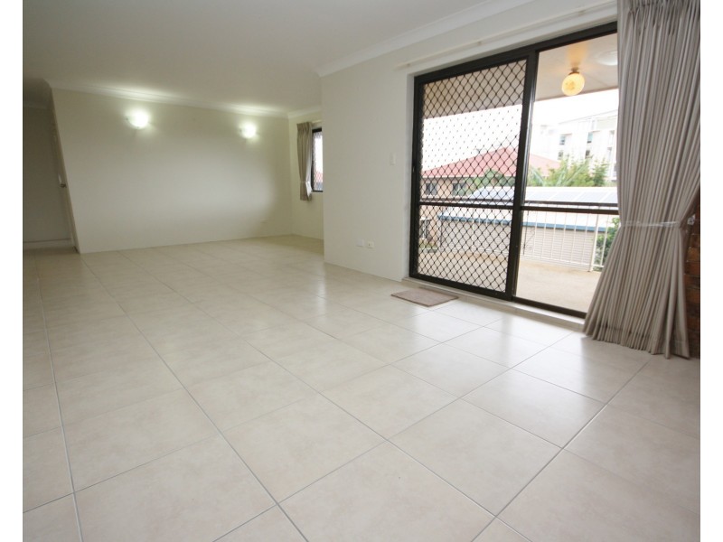 3/2 Osbourne Street, Scarborough QLD 4020