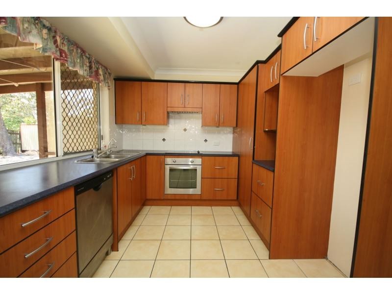 4 Hampshire Street, Kippa-ring QLD 4021