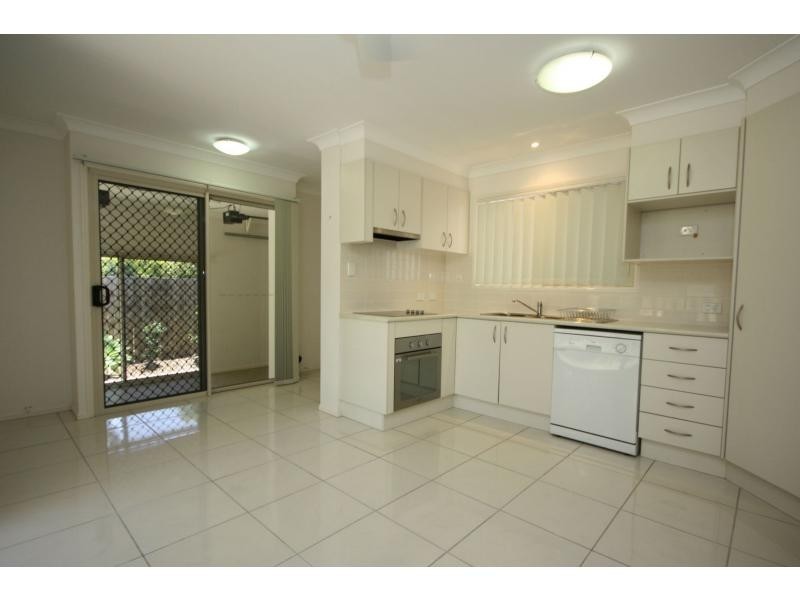 Unit 4/15 Valerie Street, Clontarf QLD 4019