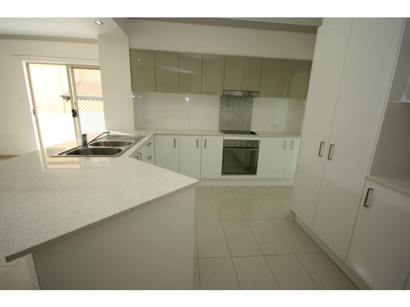 2/7 Annie Street, Woody Point QLD 4019