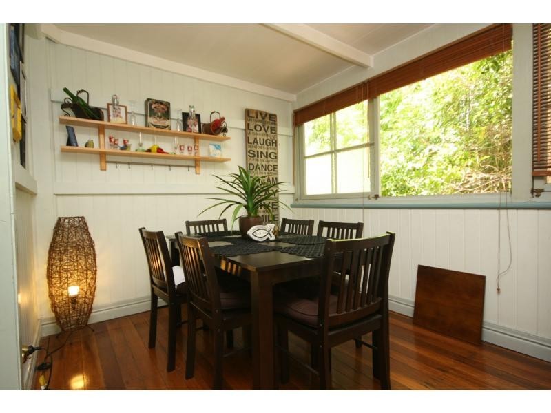 11 Sydney Street, Redcliffe QLD 4020