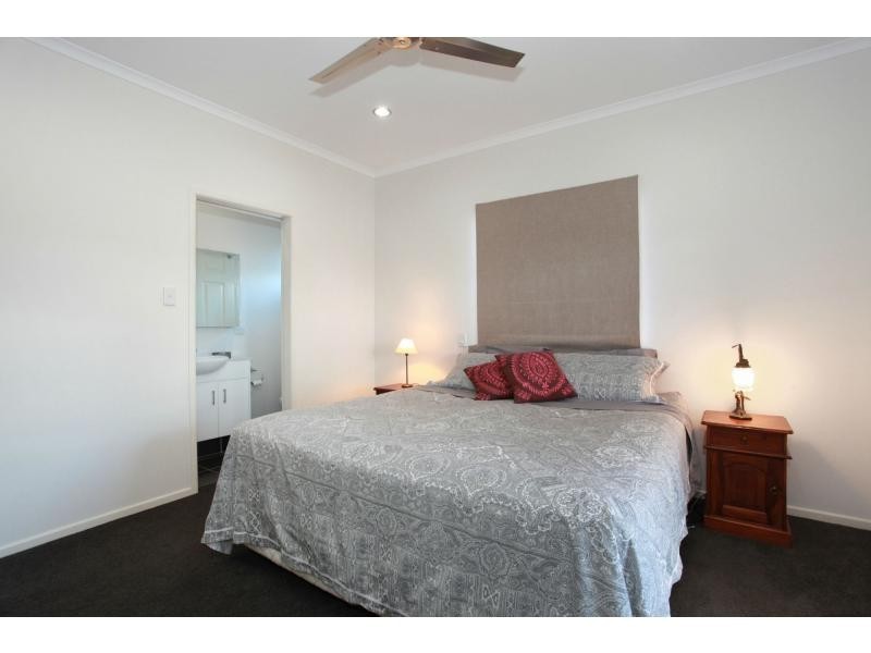194 Prince Edward Parade, Scarborough QLD 4020