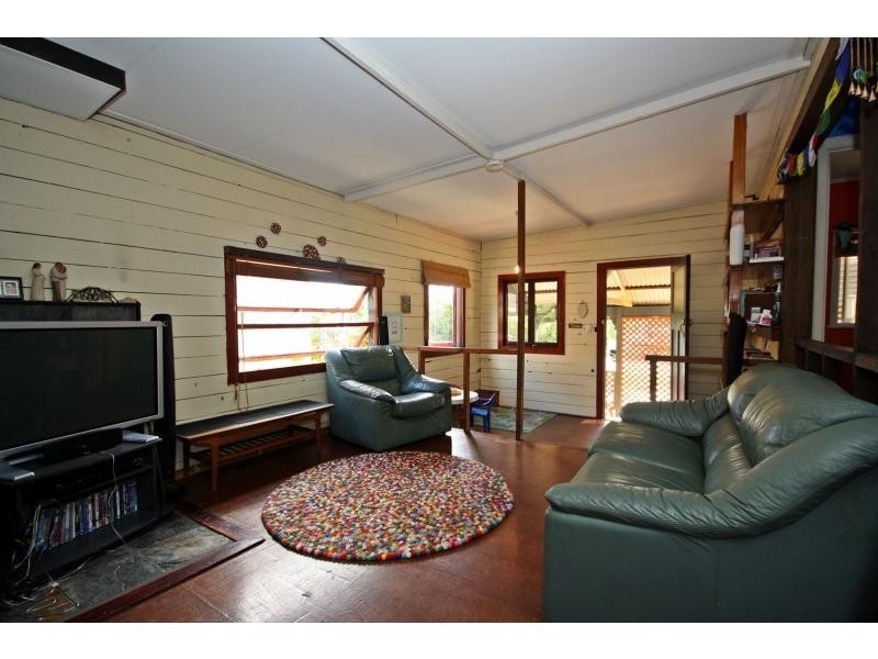 8 Donald Street, Woody Point QLD 4019