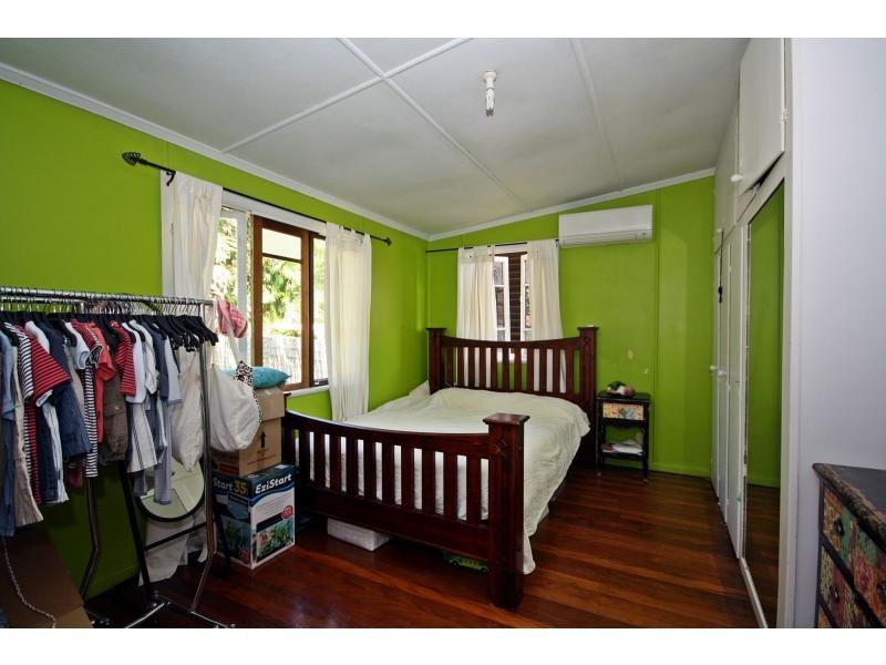 8 Donald Street, Woody Point QLD 4019