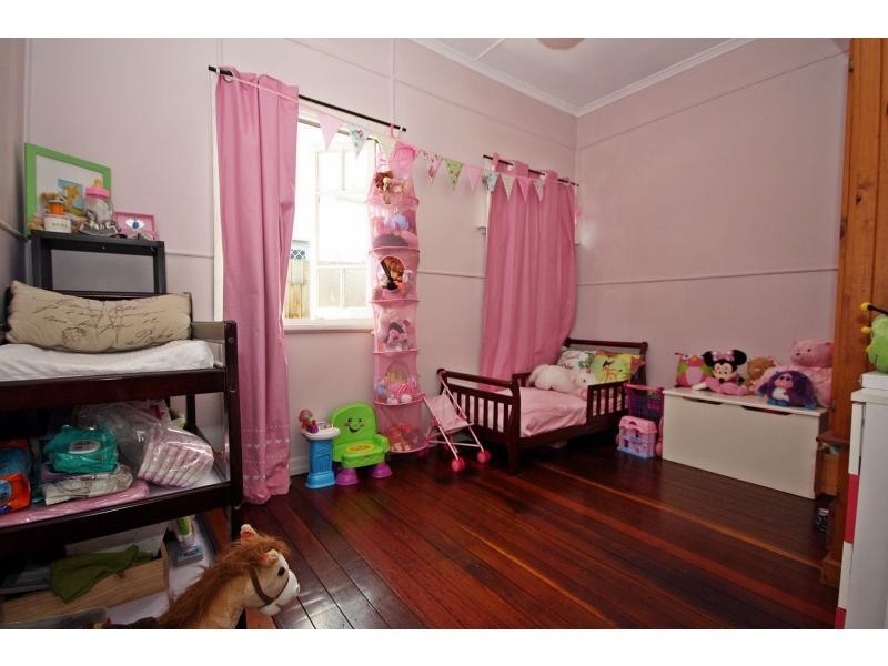 8 Donald Street, Woody Point QLD 4019