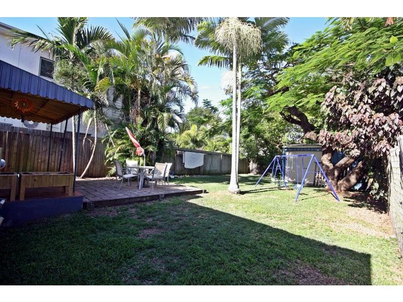 8 Donald Street, Woody Point QLD 4019