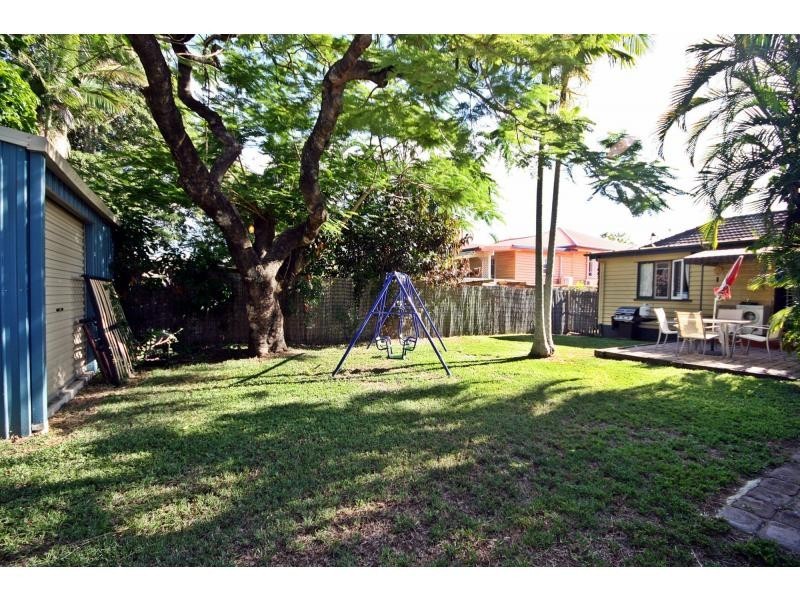 8 Donald Street, Woody Point QLD 4019