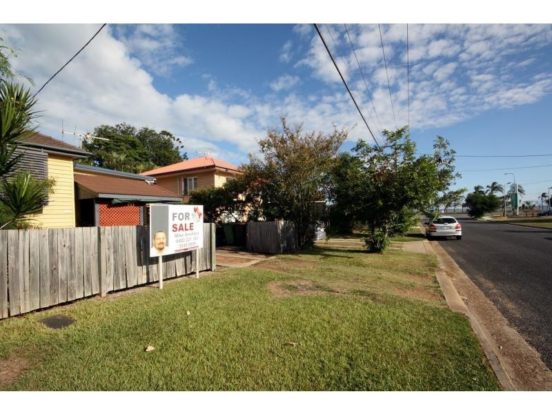 8 Donald Street, Woody Point QLD 4019