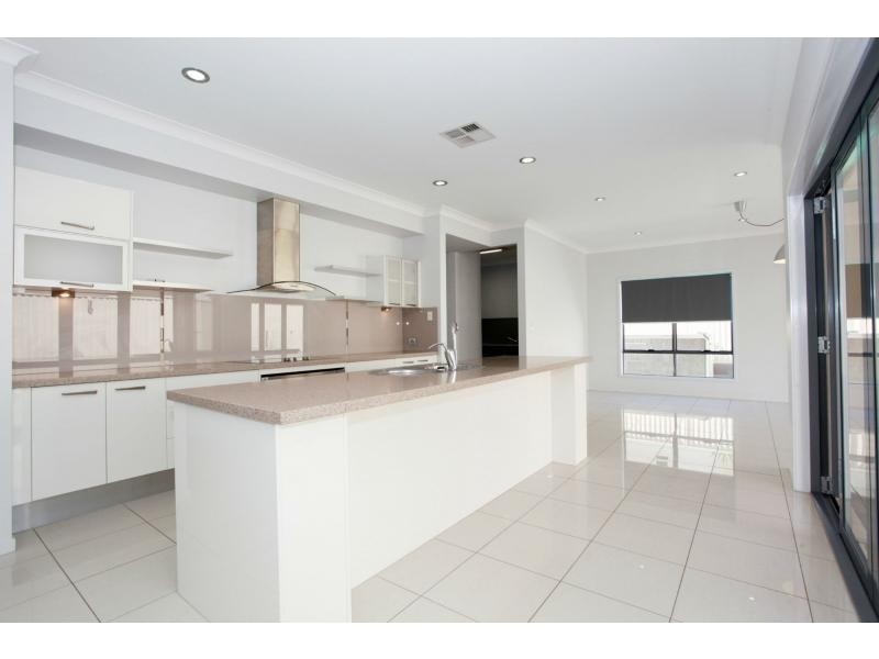 4 Freya Court, Newport QLD 4020