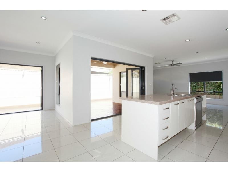 4 Freya Court, Newport QLD 4020