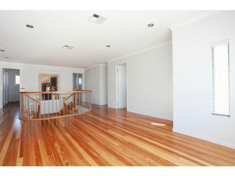 4 Freya Court, Newport QLD 4020