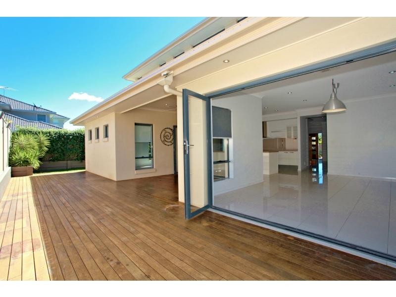 4 Freya Court, Newport QLD 4020