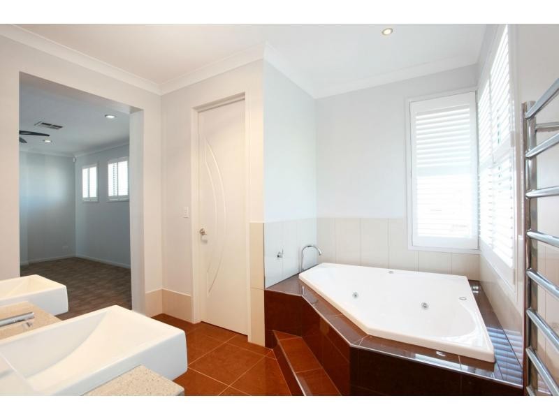4 Freya Court, Newport QLD 4020