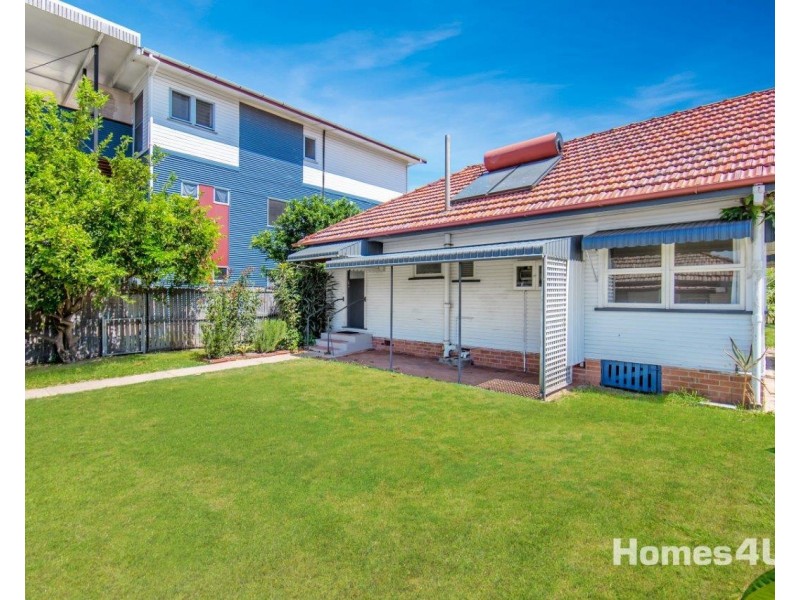 436 Scarborough Road, Scarborough QLD 4020