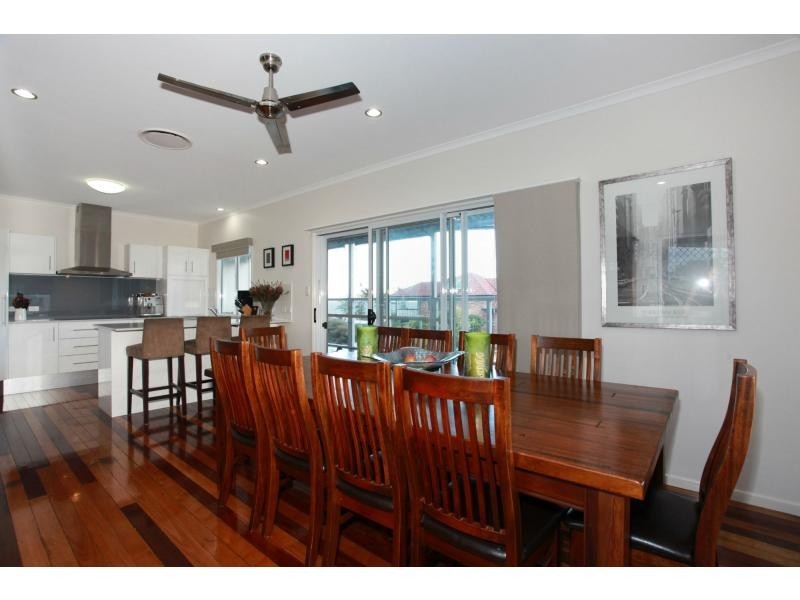 194 Prince Edward Parade, Scarborough QLD 4020