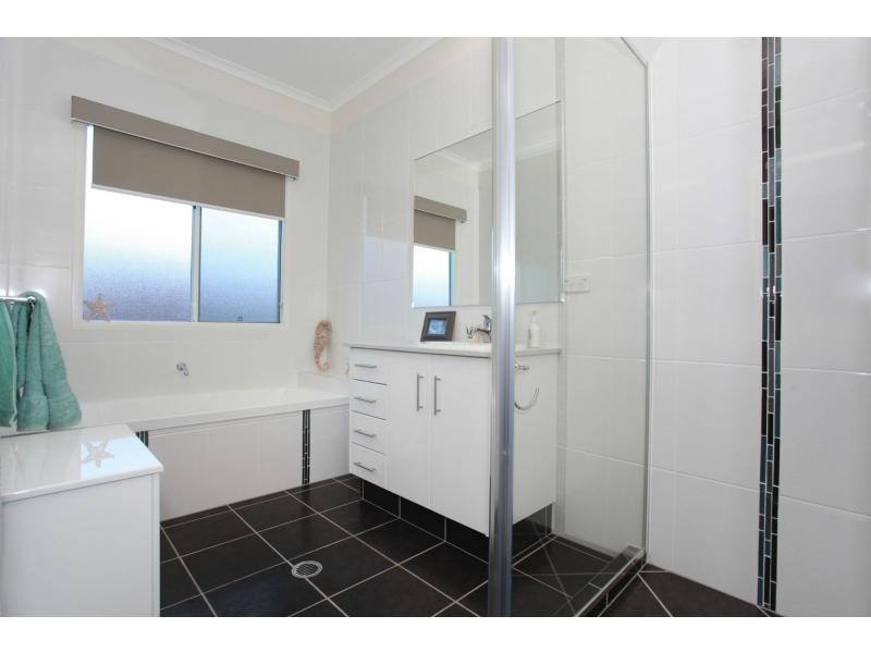 194 Prince Edward Parade, Scarborough QLD 4020