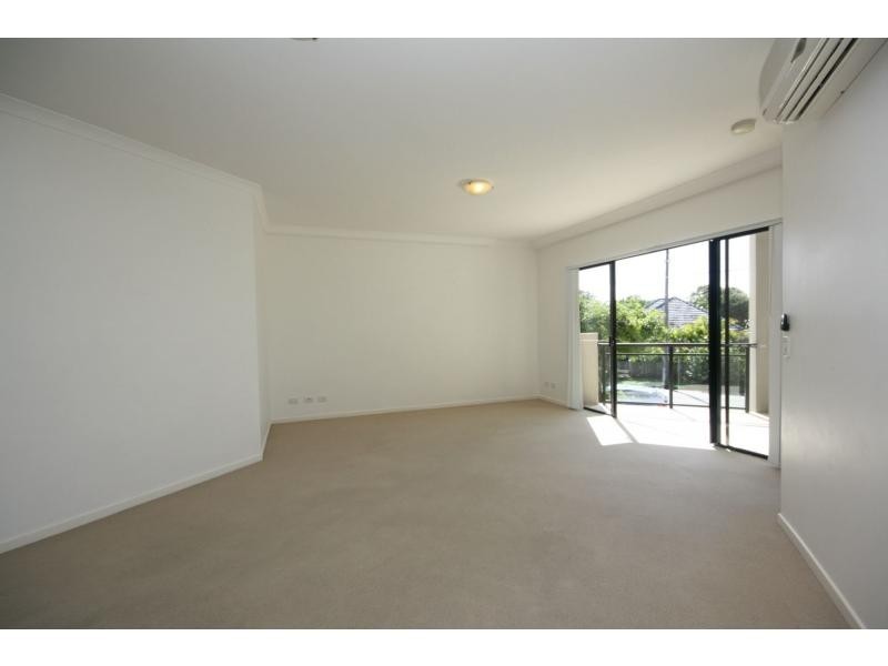 Unit 7/5 Rock Street, Scarborough QLD 4020