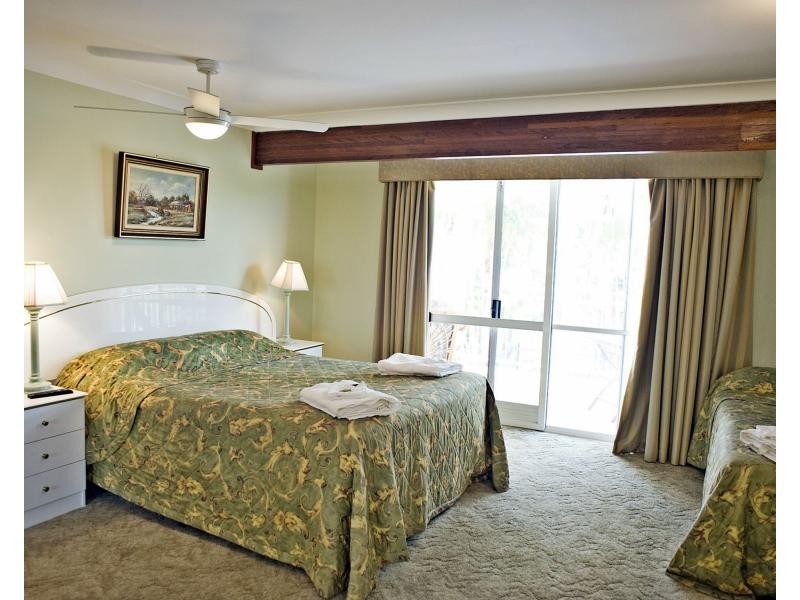 42 Steven Street, Redcliffe QLD 4020