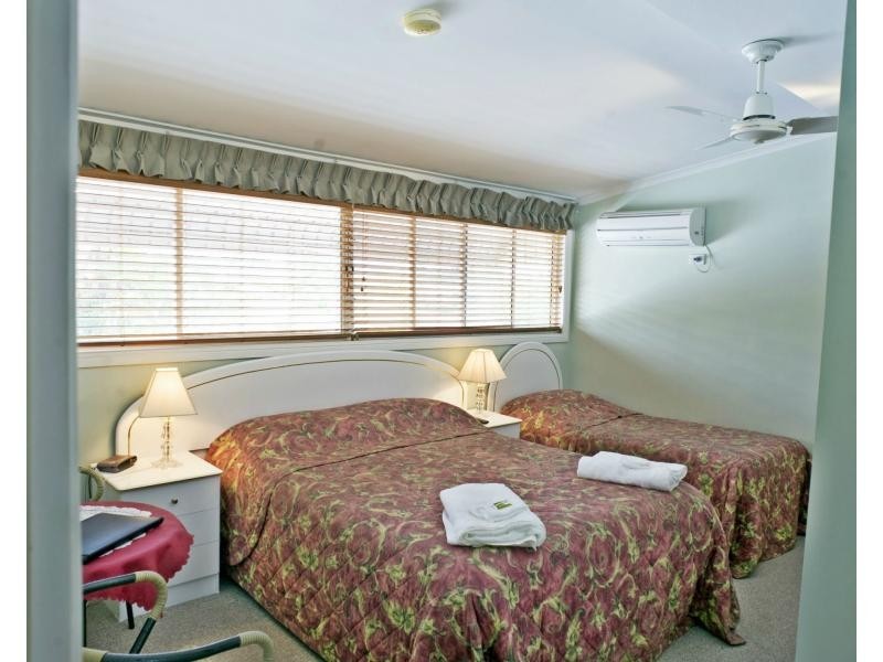 42 Steven Street, Redcliffe QLD 4020
