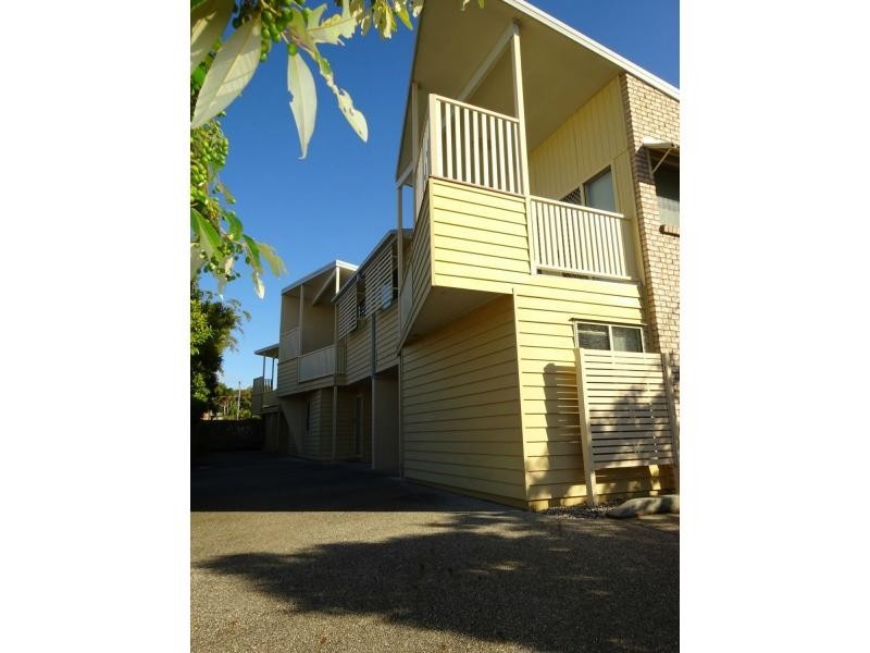 Unit 2/27 Steven Street, Redcliffe QLD 4020