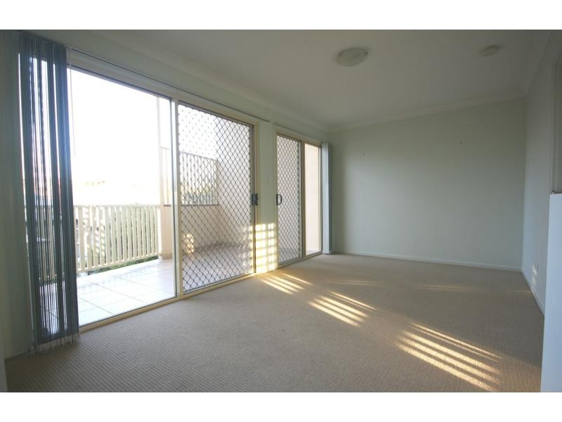 Unit 2/27 Steven Street, Redcliffe QLD 4020