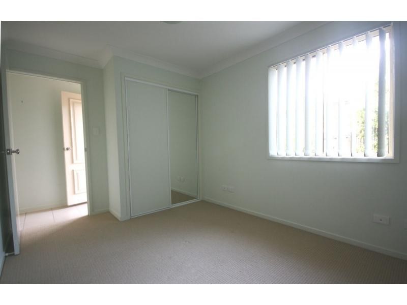 Unit 2/27 Steven Street, Redcliffe QLD 4020