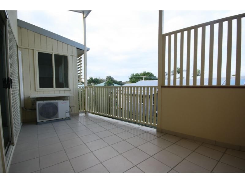 Unit 2/27 Steven Street, Redcliffe QLD 4020