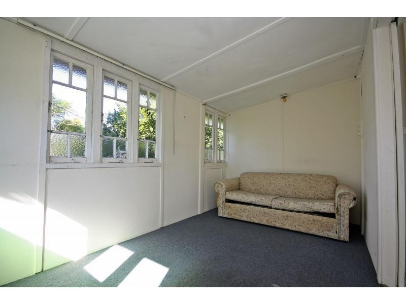 17 Roland Street, Clontarf QLD 4019