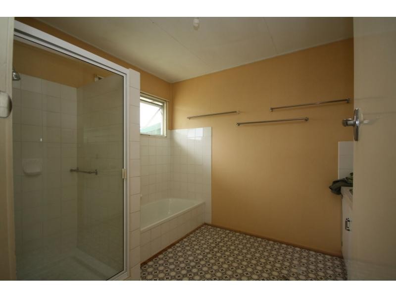 32 Ashmole Road, Redcliffe QLD 4020