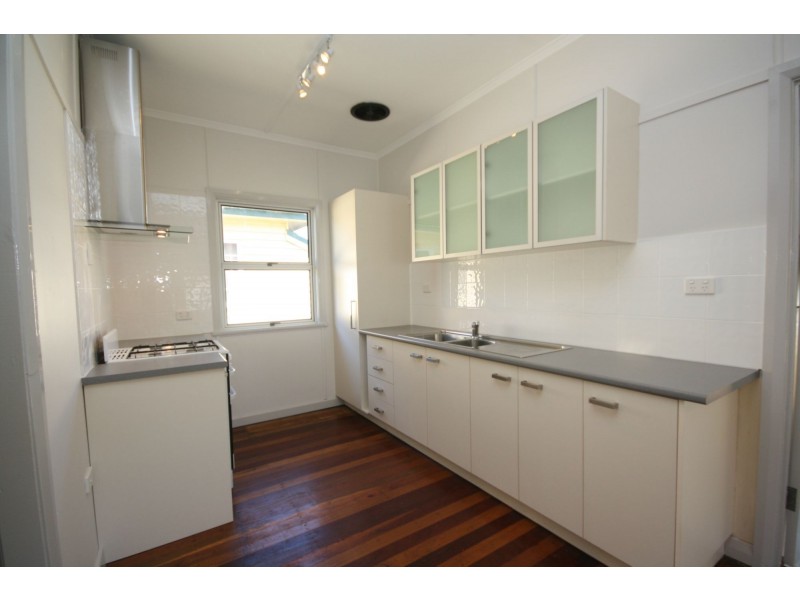 73 King Street, Woody Point QLD 4019