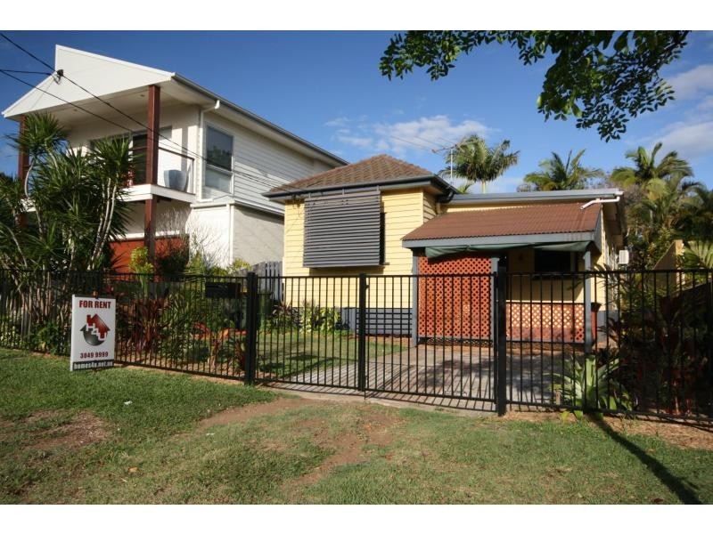 8 Donald Street, Woody Point QLD 4019