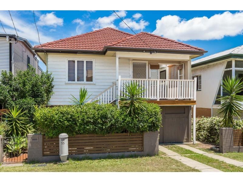 17 Victoria Avenue, Woody Point QLD 4019
