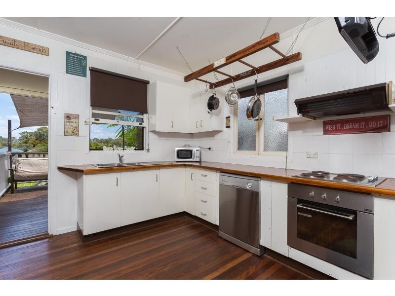 17 Victoria Avenue, Woody Point QLD 4019