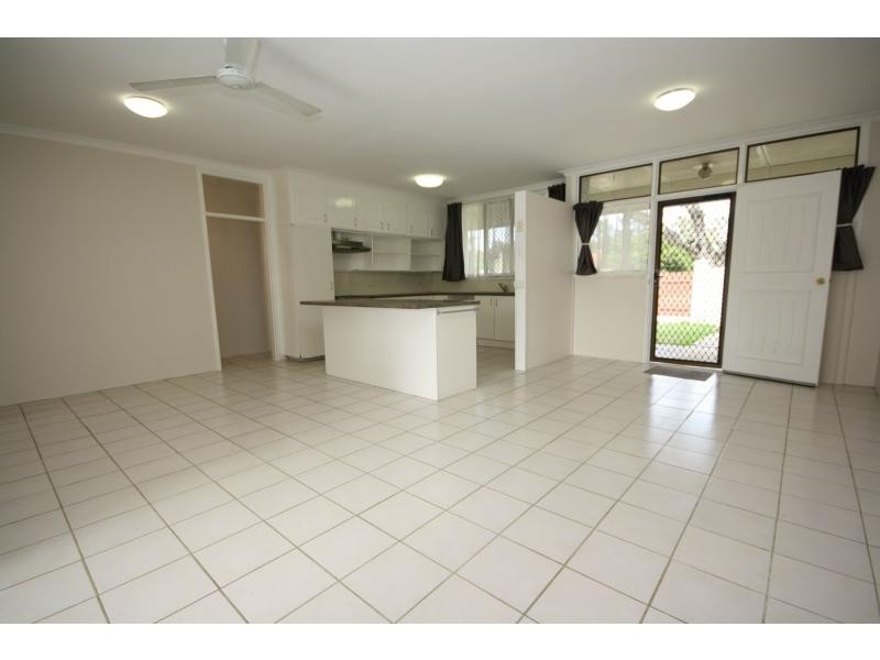 62 Anzac Avenue, Redcliffe QLD 4020