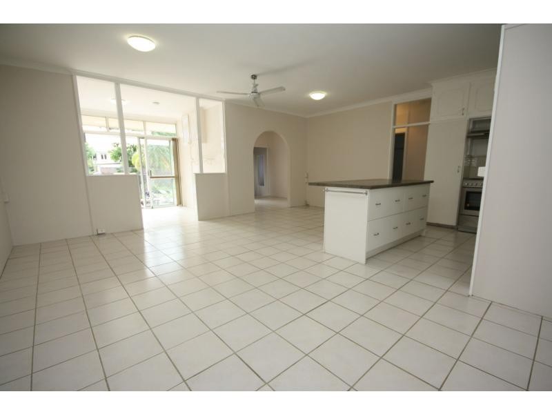62 Anzac Avenue, Redcliffe QLD 4020