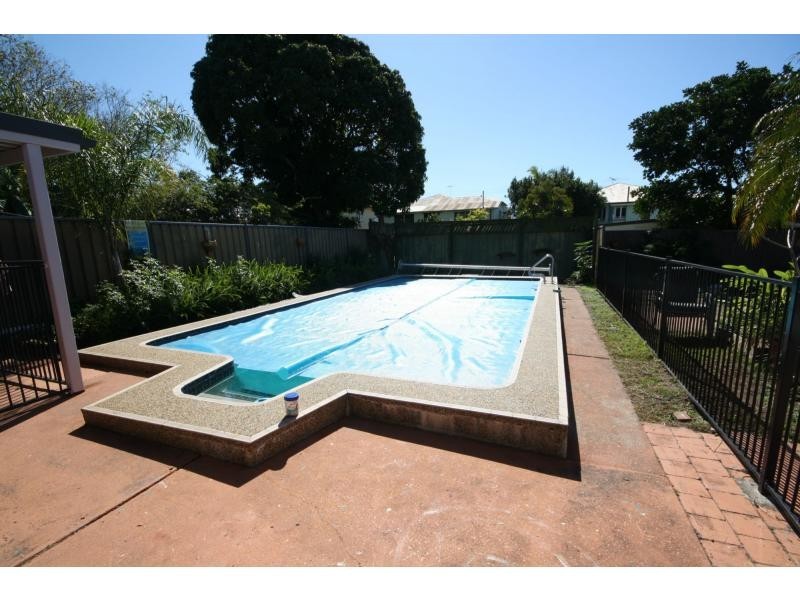 62 Anzac Avenue, Redcliffe QLD 4020