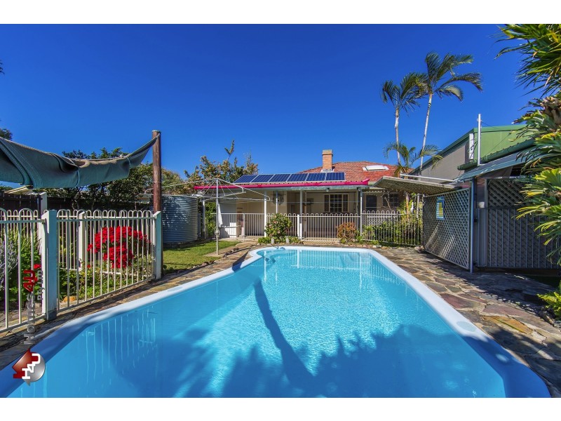 18 Rogers Rd, Clontarf QLD 4019