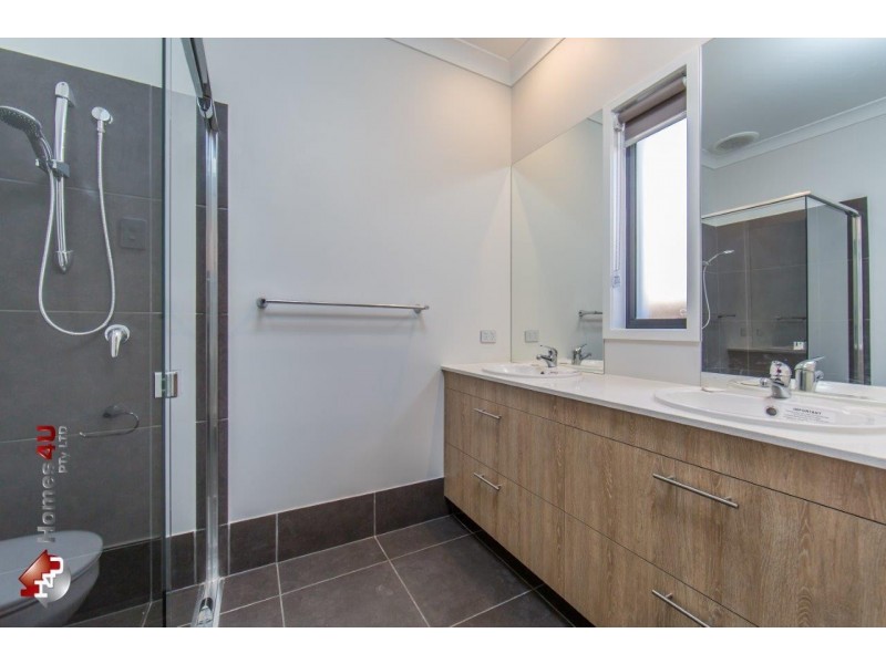 11 Comanche St, Newport QLD 4020