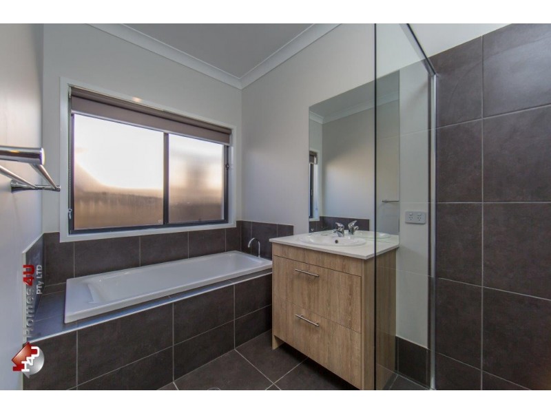 11 Comanche St, Newport QLD 4020