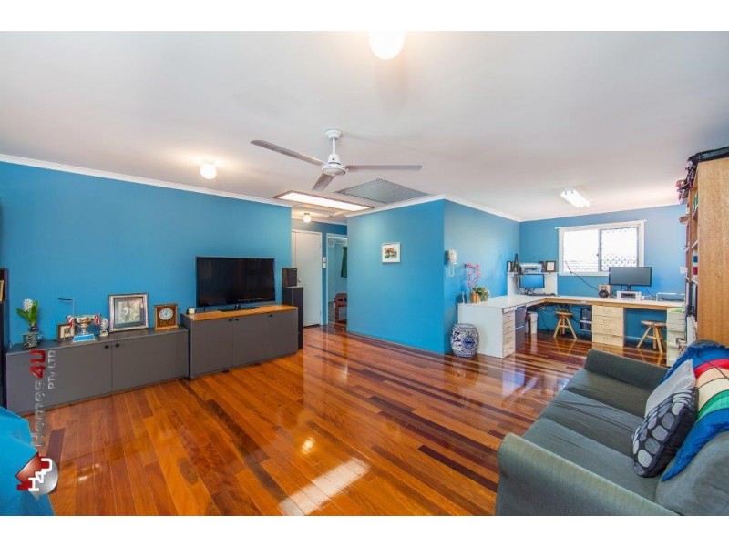 8 Oyster Point Esplanade, Newport QLD 4020