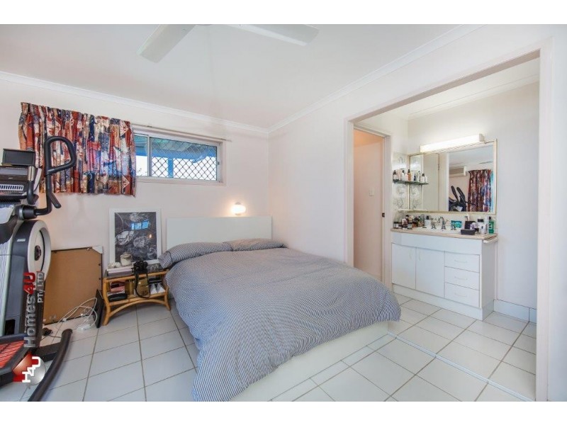 8 Oyster Point Esplanade, Newport QLD 4020