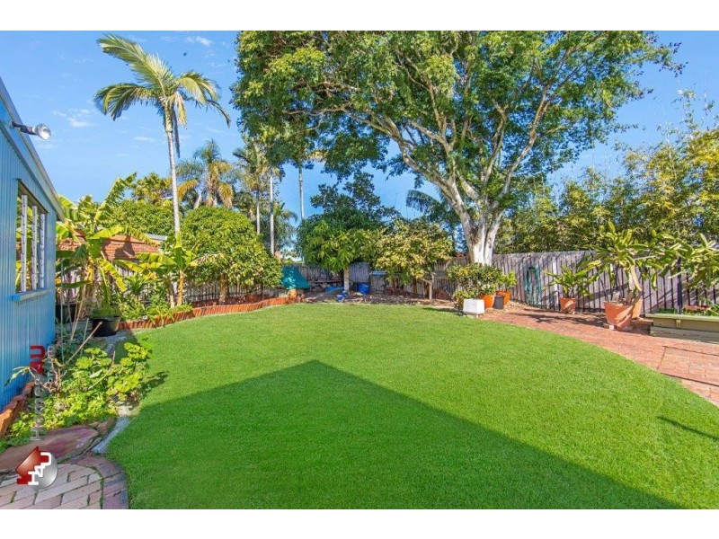 8 Oyster Point Esplanade, Newport QLD 4020