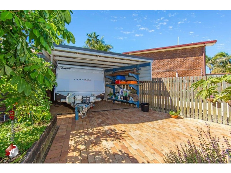 8 Oyster Point Esplanade, Newport QLD 4020
