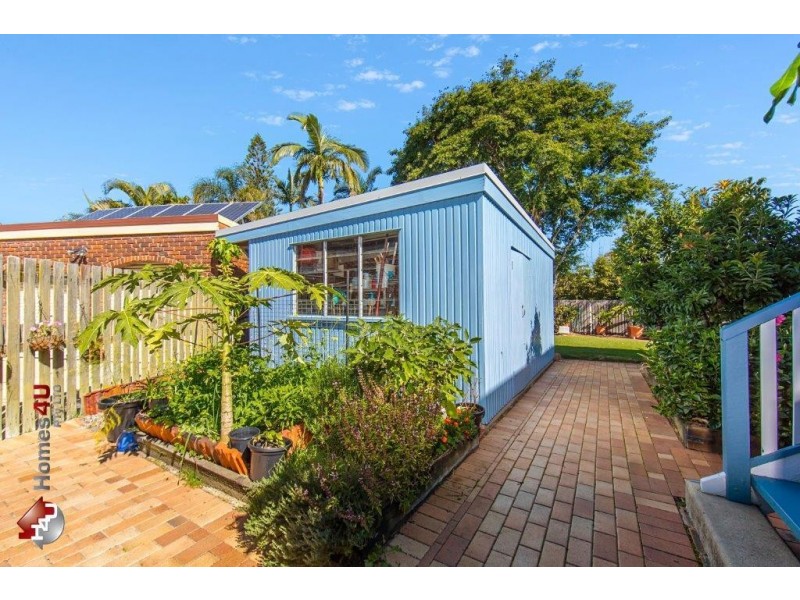 8 Oyster Point Esplanade, Newport QLD 4020