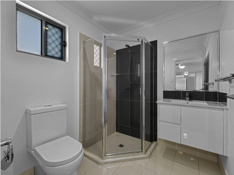 40 Curwen Tce, Chermside QLD 4032