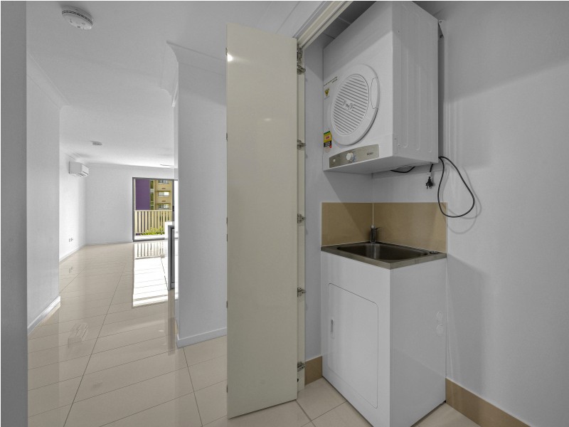 40 Curwen Tce, Chermside QLD 4032