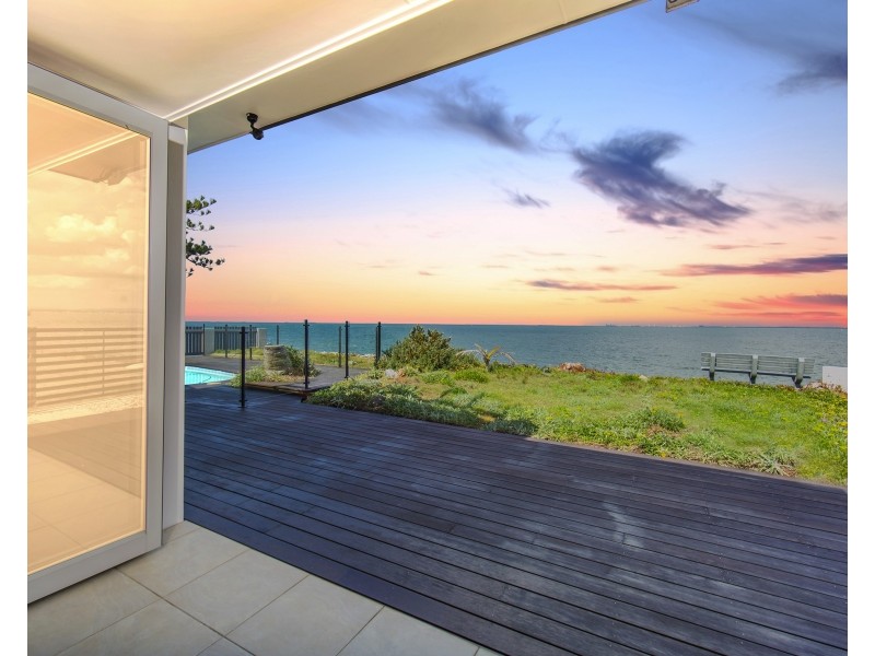 24 Woodcliffe Cres, Woody Point QLD 4019