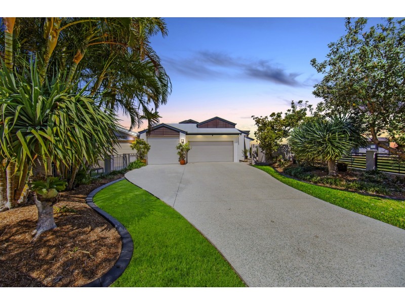 24 Woodcliffe Cres, Woody Point QLD 4019