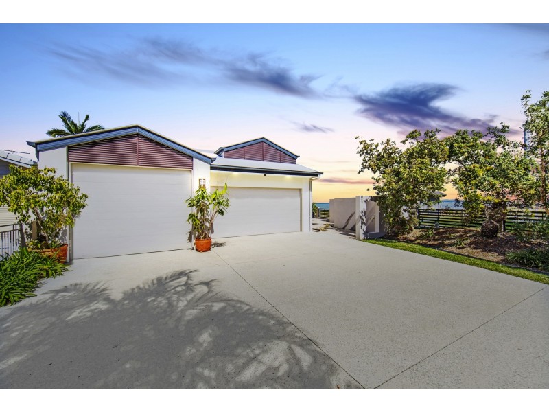 24 Woodcliffe Cres, Woody Point QLD 4019