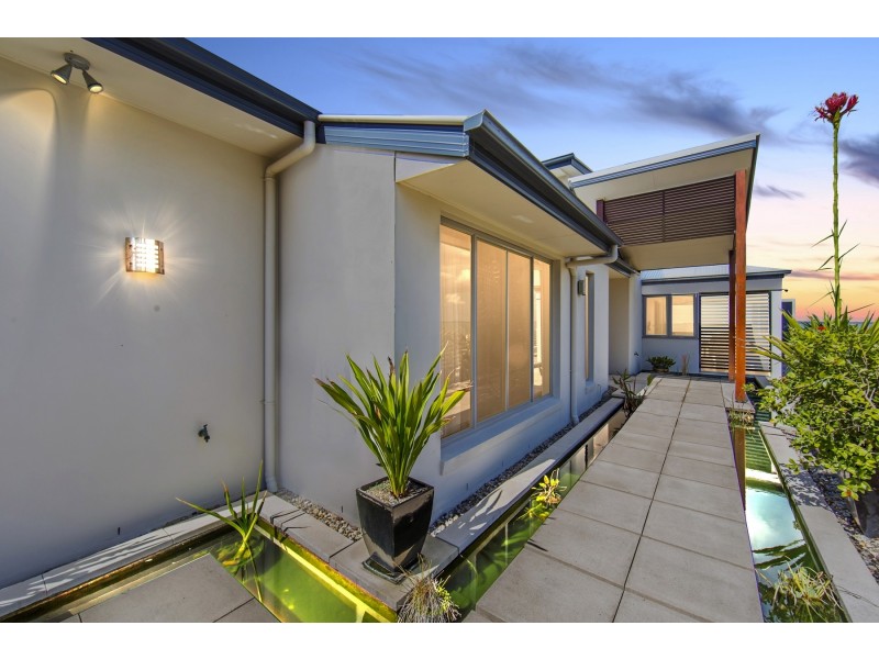 24 Woodcliffe Cres, Woody Point QLD 4019